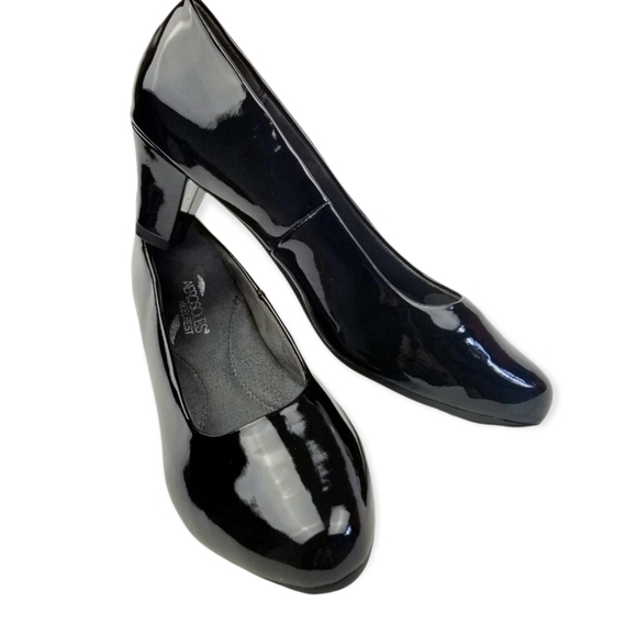 AEROSOLES Shoes - NWT Aerosoles Shore Thing Career / Dress Pumps
